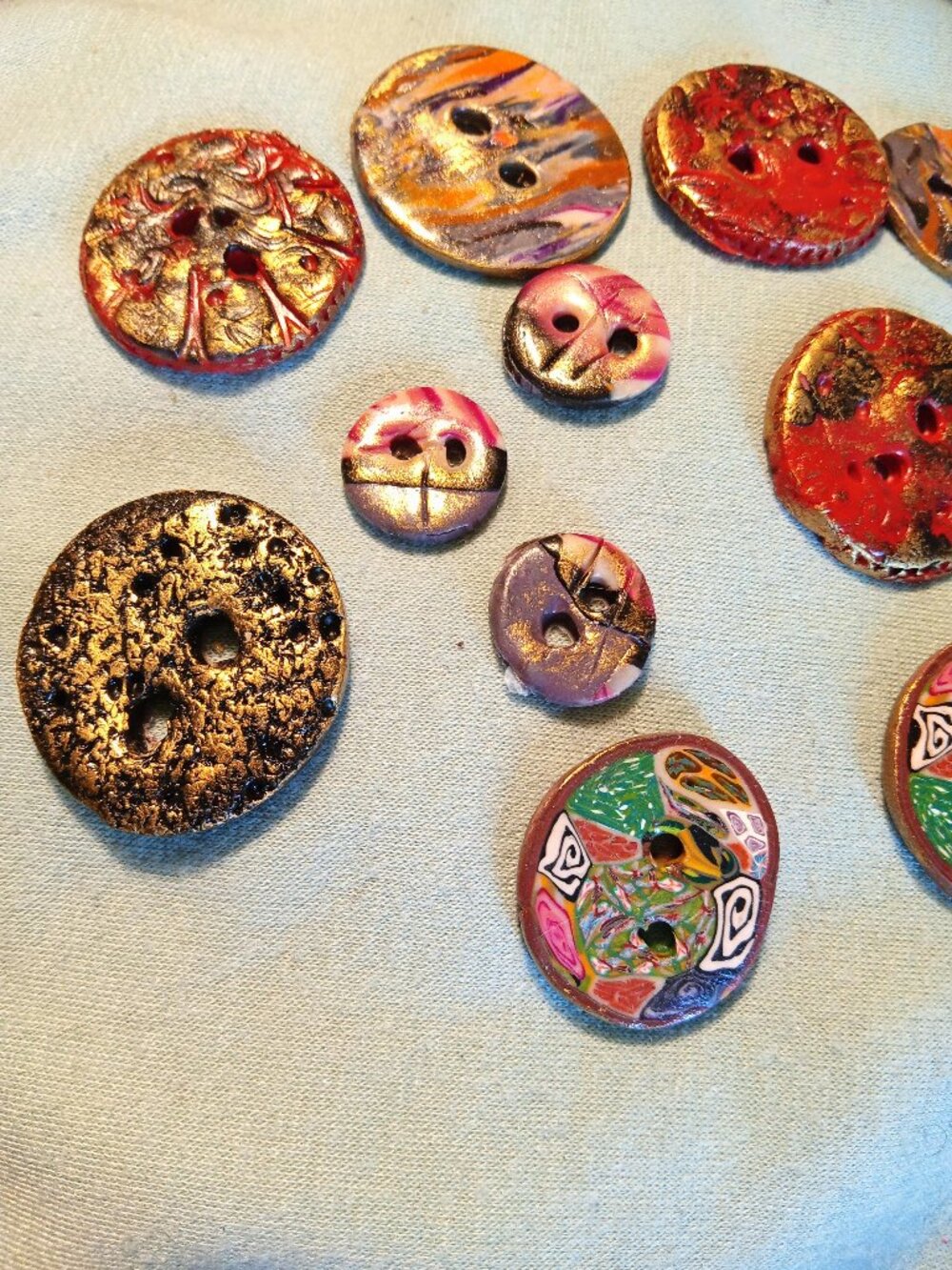 HAND MADE BUTTONS - Picture 2 of 3